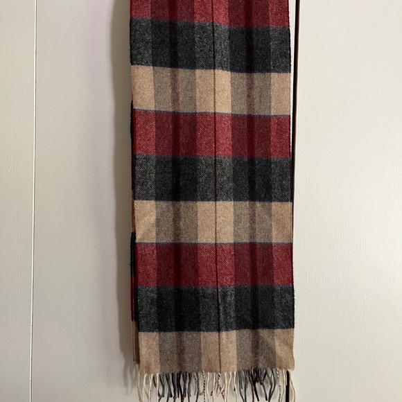 Woman s Neck scarf - Picture 2 of 3